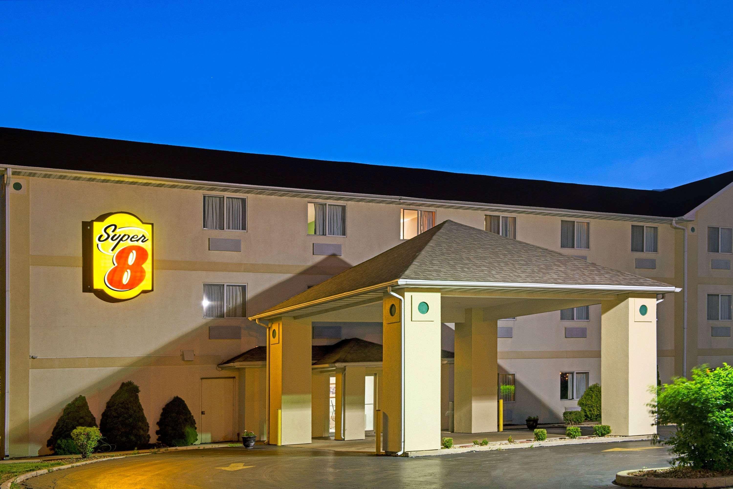 فندق Pontoon Beachفي  سوبر 8 باي ويندام بونتون بيتش إلينوي/سانت لويس ميسوري أريا المظهر الخارجي الصورة